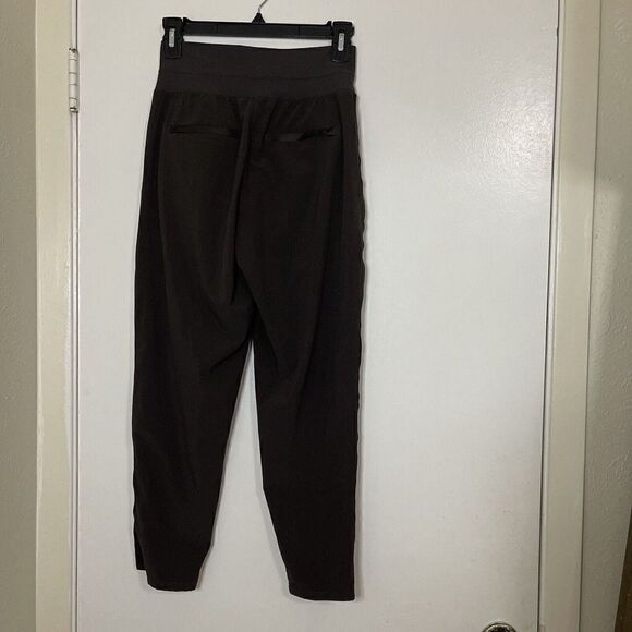 ATHLETA grayish brown cropped jogger pants side trim detail size us 0 - Picture 3 of 7